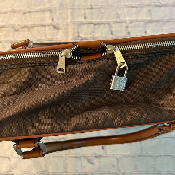VINTAGE AIRWAY INDUSTRIES MADE IN TAIWAN BROWN/CARMEL NYLON VINYL CARRY BAG - Picture 6 of 11